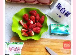 草莓牛奶冻的做法图解1