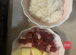 土豆牛肉闷饭的做法图解1