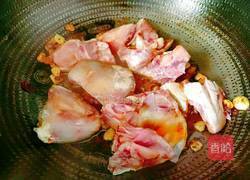 莴苣炖鱼头的做法图解11