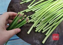 蒜苔炒鸡蛋的做法图解2