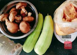 甜瓜香菇鸡汤的做法图解2