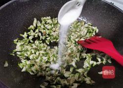 洋槐花炒鸡蛋的做法图解9