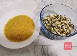洋槐花小米粥的做法图解1