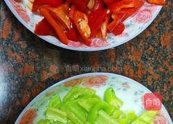 鸡腿菇炒肉的做法图解3