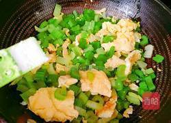 芹菜炒鸡蛋的做法图解11