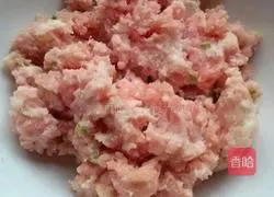 Illustration of how to make pearl meatballs 1