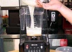 奥利奥鲜奶茶的做法图解1