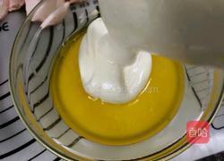 草莓奶油杯子蛋糕的做法图解6