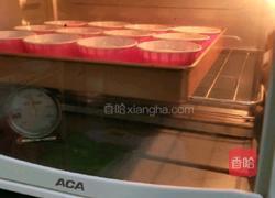 草莓奶油杯子蛋糕的做法图解9