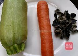 西葫芦炒木耳的做法图解1