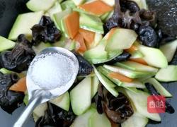 西葫芦炒木耳的做法图解8