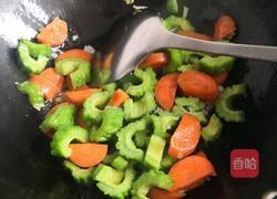 苦瓜豆腐胡萝卜的做法图解5