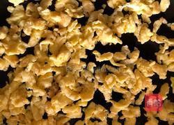 鸡蛋虾皮韭菜玉米饼的做法图解2