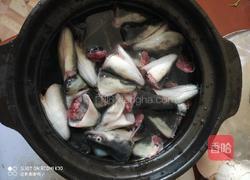 砂锅闷鳗鱼头的做法图解2