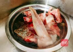 白萝卜鱼头汤的做法图解3