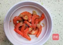 比扬州炒饭还好吃的虾仁西芹蛋炒饭的做法图解2