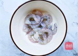 西兰花虾仁豆腐汤的做法图解2