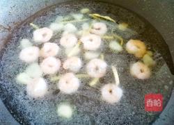 西兰花虾仁豆腐汤的做法图解4
