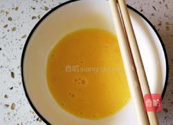 虾仁火腿蛋炒饭的做法图解3