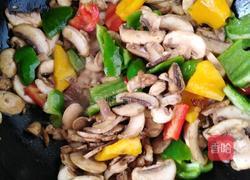 青红椒肉炒口蘑的做法图解4