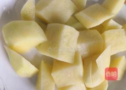 土豆蘑菇胡萝卜炖鸡的做法图解5