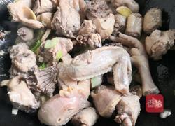 土豆蘑菇胡萝卜炖鸡的做法图解10