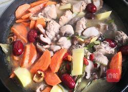 土豆蘑菇胡萝卜炖鸡的做法图解12