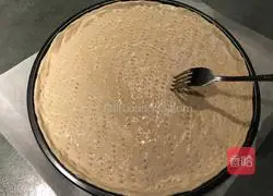 Illustration of how to make shrimp, bacon, and pineapple pizza 4