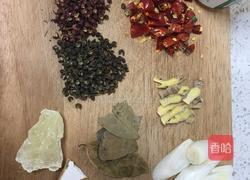 麻辣鸭脖的做法图解1