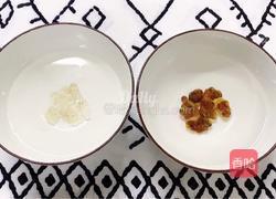 美容养颜,雪燕牛奶桃胶的做法图解1