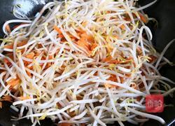 胡萝卜丝炒豆芽的做法图解5