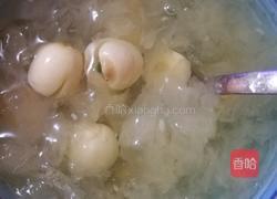 银耳莲子羹的做法图解4