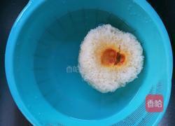 银耳莲子羹的做法图解1