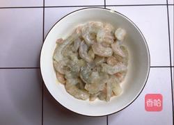 葱爆虾仁的做法图解1