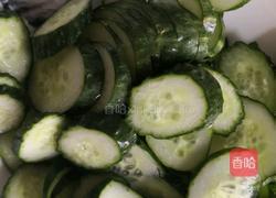 黄瓜炒鸡蛋的做法图解1