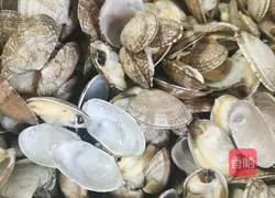 Illustration of how to make minced garlic 2