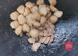 油豆腐炒瘦肉的做法图解5