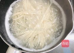 鸡蛋火腿榨菜炒面的做法图解2