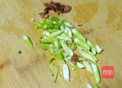 酸菜炖五花肉粉条的做法图解3