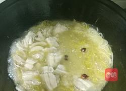 酸菜炖五花肉粉条的做法图解9
