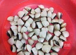 洋葱炒白贝的做法图解1