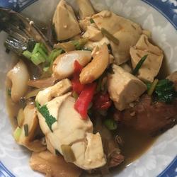 三文鱼头炖豆腐的做法[图]