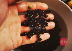 Illustration of how to make Eucommia pig tail by chance 3