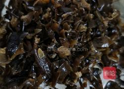 韭菜木耳鸡蛋饺子的做法图解1