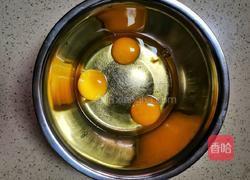 全家老少都喜欢的牛奶鸡蛋葱花软饼的做法图解2