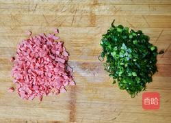 全家老少都喜欢的牛奶鸡蛋葱花软饼的做法图解3