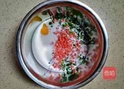 全家老少都喜欢的牛奶鸡蛋葱花软饼的做法图解4