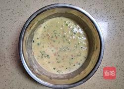 全家老少都喜欢的牛奶鸡蛋葱花软饼的做法图解6