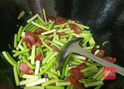 腊肠炒蒜苔的做法图解7
