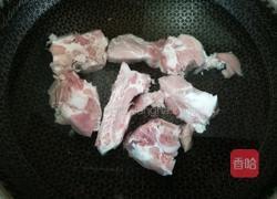 营养又美味的菌菇排骨汤的做法图解2